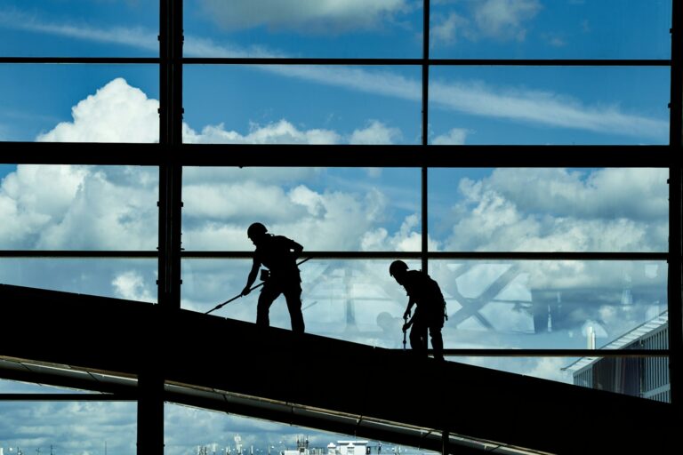 Ogrzewanie hali produkcyjnej w praktyce: koszty, technologie i najważniejsze decyzje